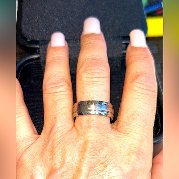 Titanium Unisex Silver Ring Size 9 - Picture 2 of 9